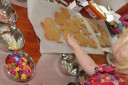 20111220_making_gingerbreadmen03